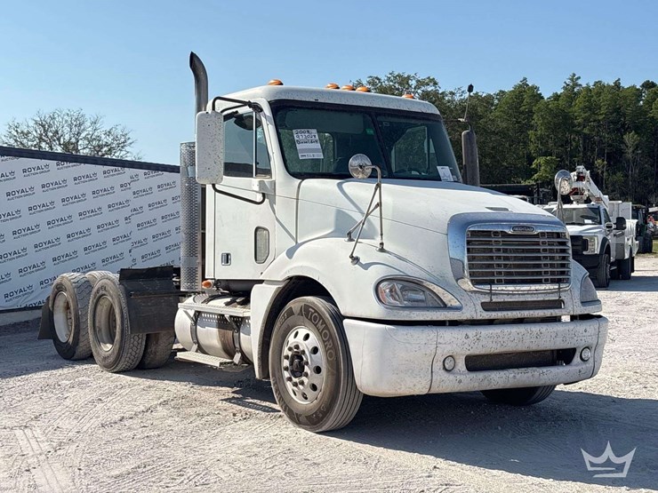 2008-freightliner-columbia-120-image-1