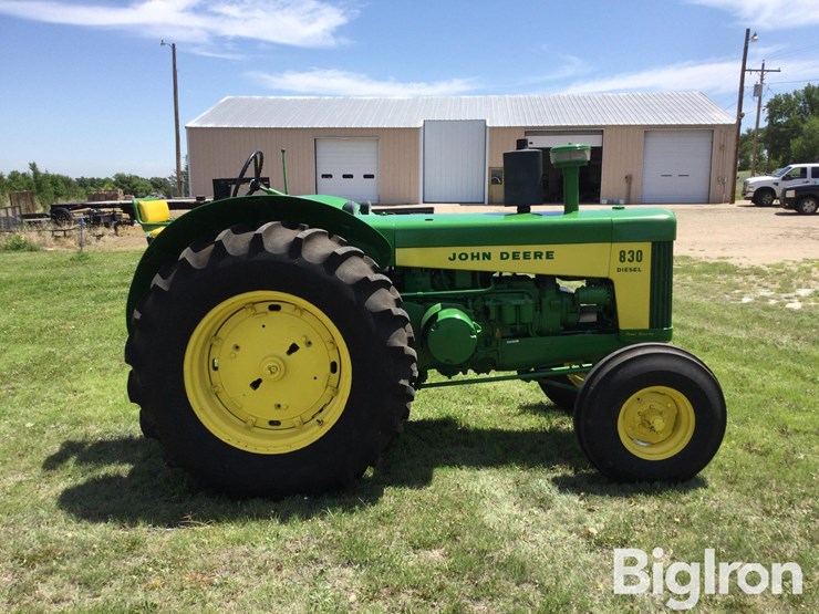 1959-john-deere-830-image-4