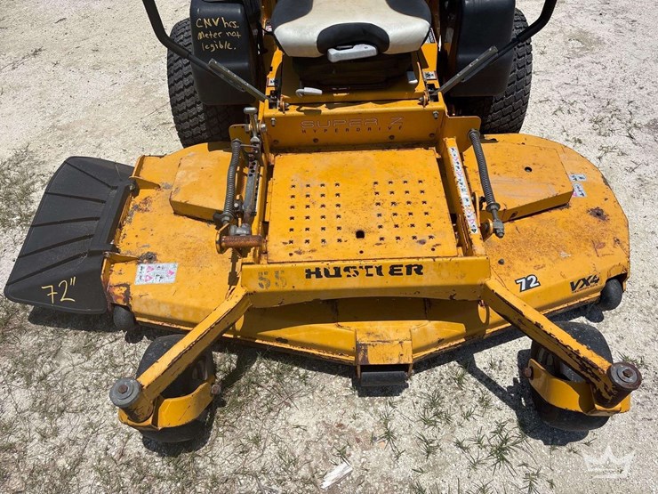2015-hustler-super-z-72in-zero-turn-mower-image-15