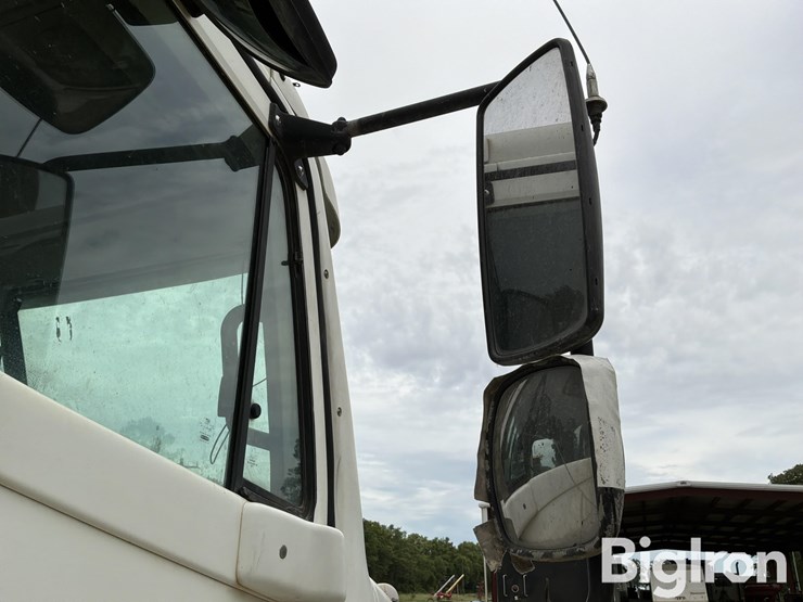 2005-freightliner-columbia-120-image-11