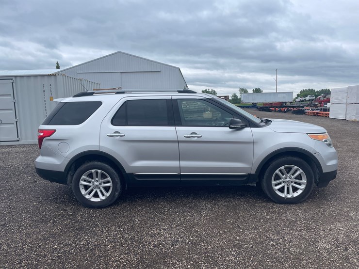 2015-ford-explorer-xlt-image-4