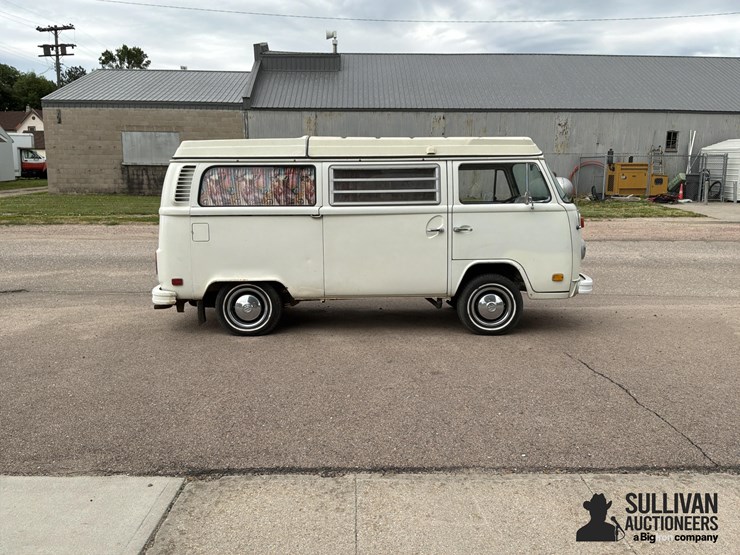1973-volkswagen-kombi-campmobile-3-door-camper-bus-image-4