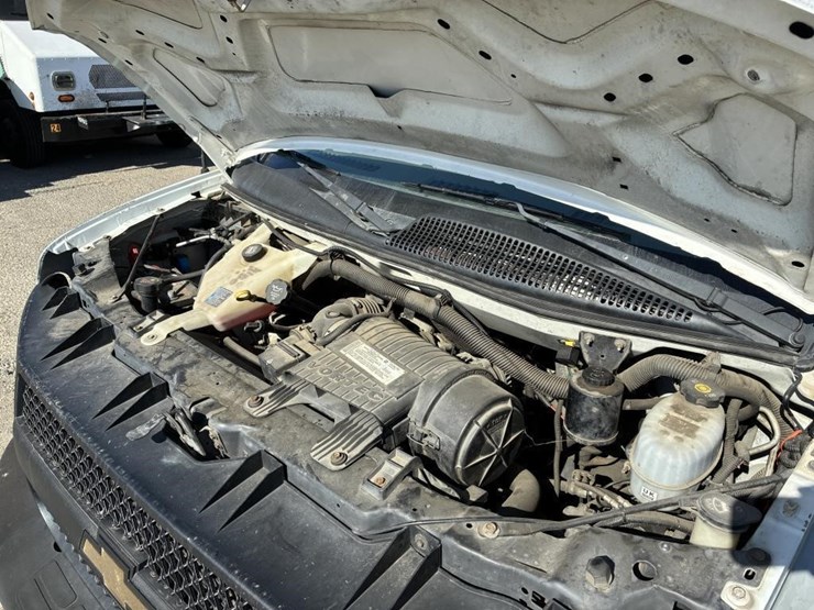 2008-chevrolet-express-3500-image-10