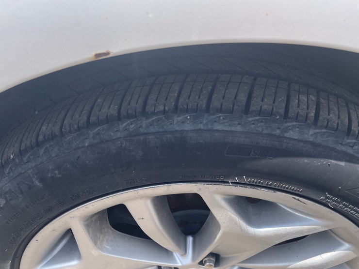 #2858-•-2015-ford-taurus-limited-(has-wi-title)-image-10
