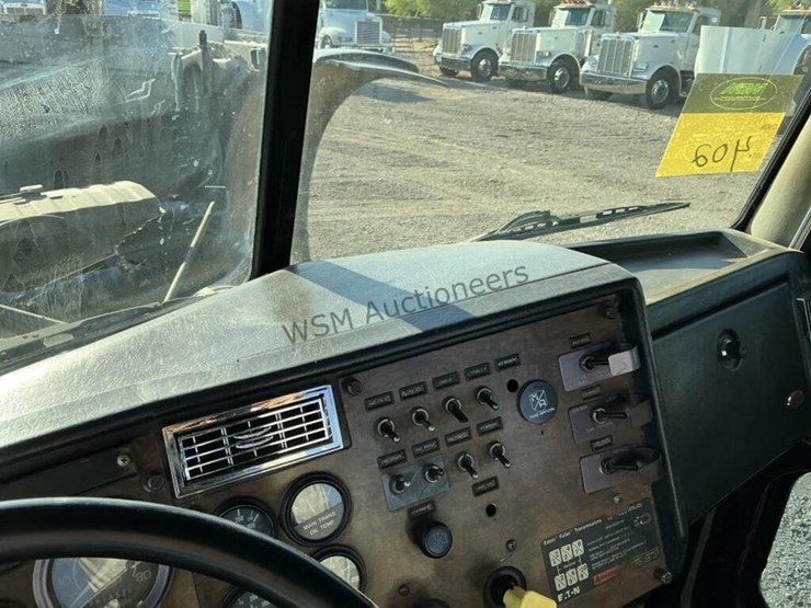 1995-peterbilt-379-image-19