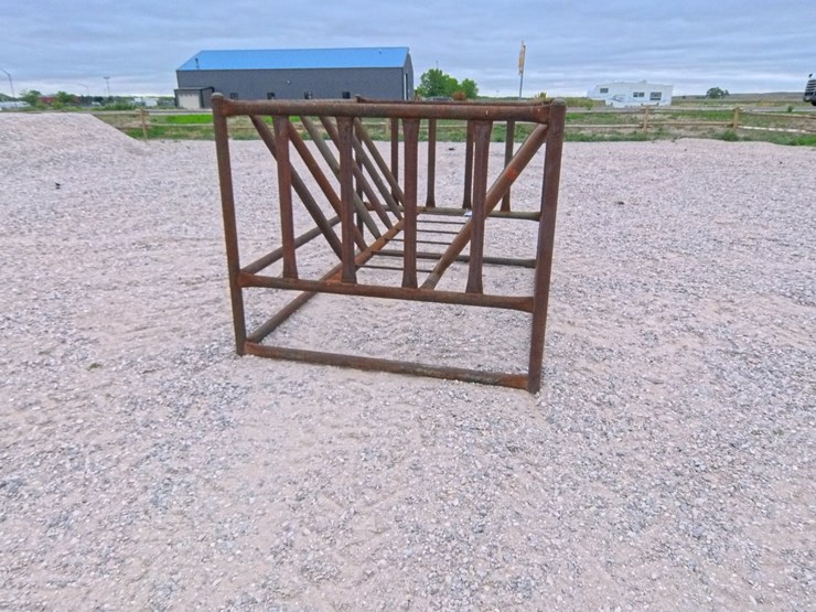 #2037-•-new-heavy-duty-bale-feeder-image-5
