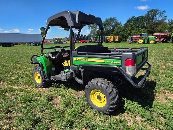 john-deere-gator-image-17