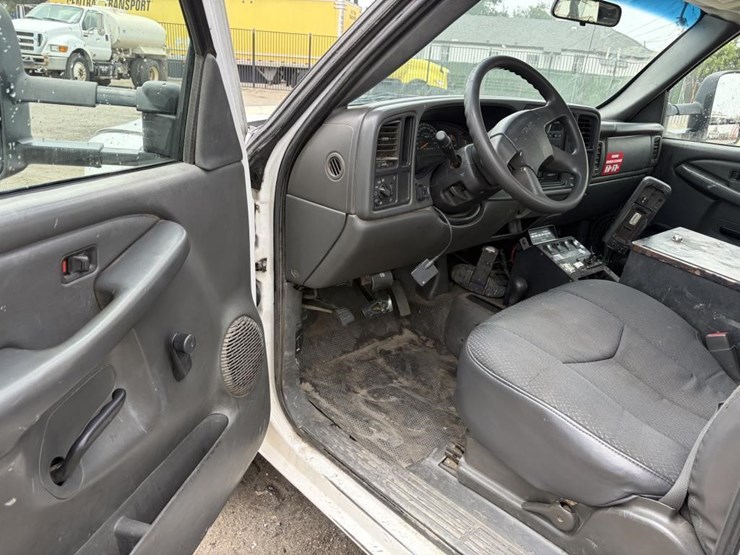 2007-gmc-3500hd-image-13