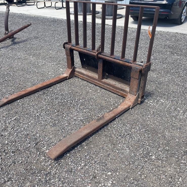 #2791 • Heavy Duty Skid Steer Mount Forks