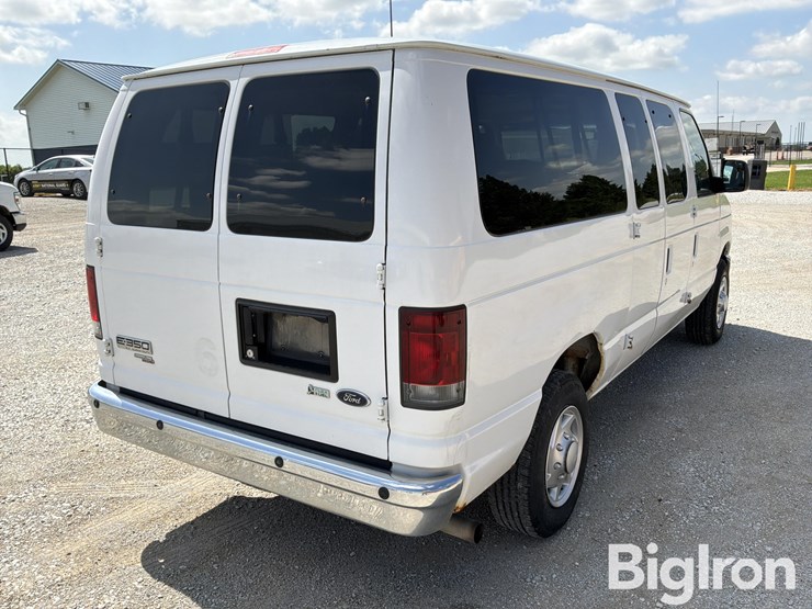 2010-ford-e350-xlt-image-16