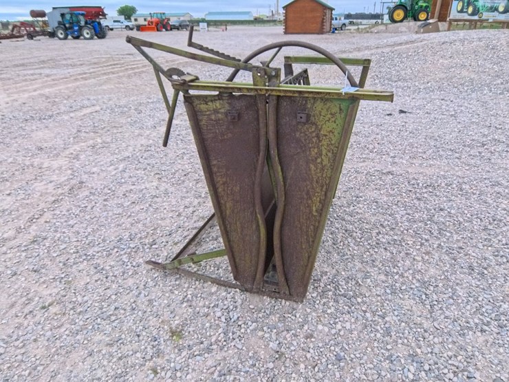 #2039-•-powder-river-calf-table-/-chute-image-2