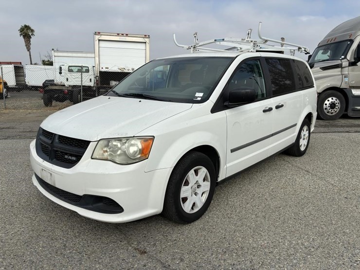 2012-dodge-caravan-image-1