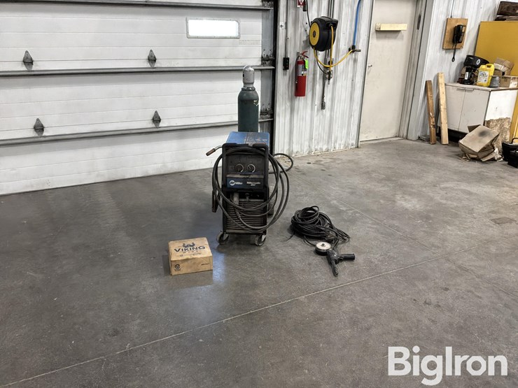 miller-millermatic-252-wire-welder-image-2
