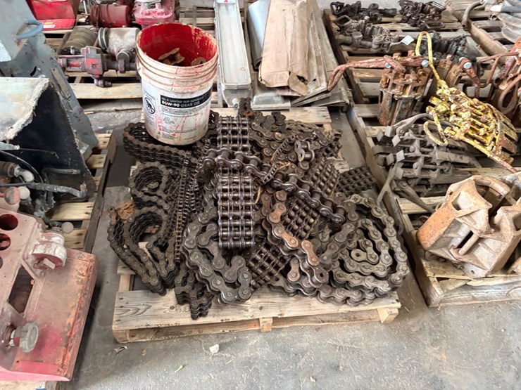 (3)-driller’s-control-consoles-&-pallet-of-roller-chain-image-3
