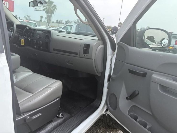 2011-chevrolet-2500hd-image-9