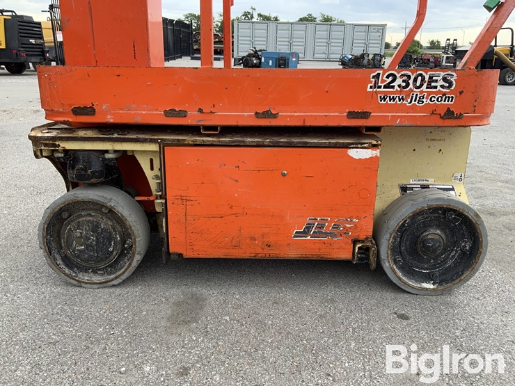 2016-jlg-1230es-image-17