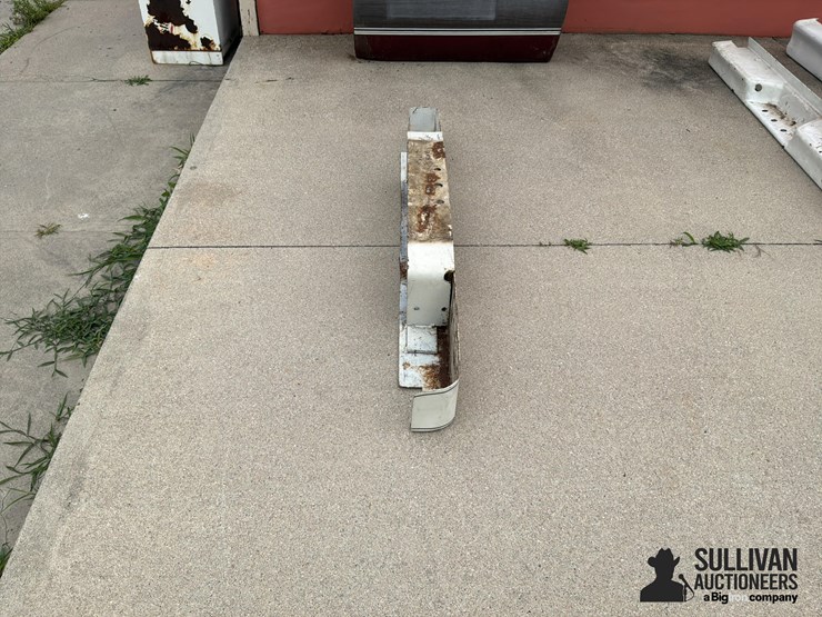 chevrolet-short-box-step-side-pickup-steel-bumper-image-4