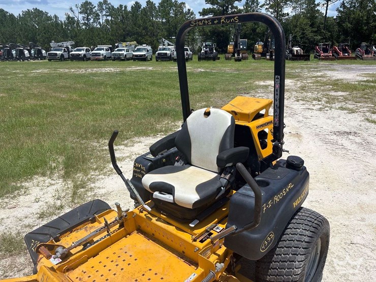 2015-hustler-super-z-72in-zero-turn-mower-image-30