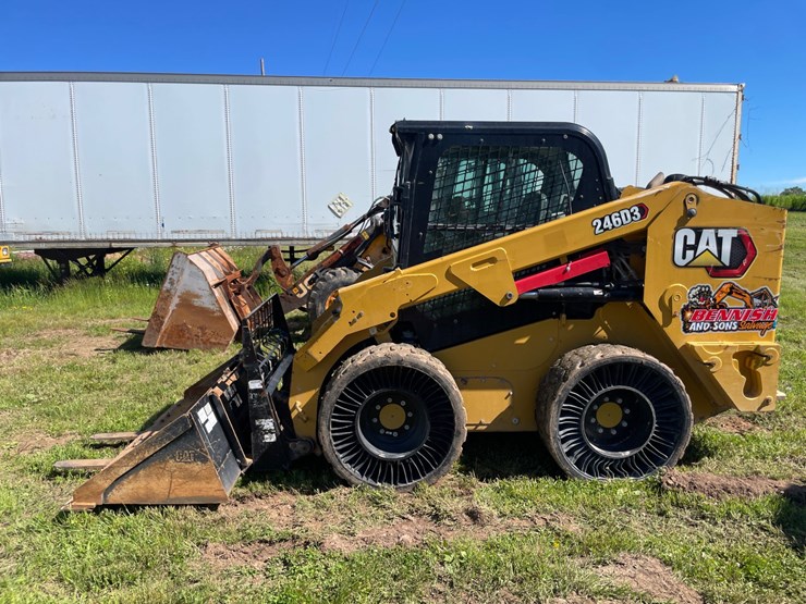 2020-caterpillar-246d3-image-2