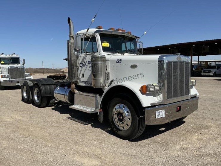 2000-peterbilt-379-image-3