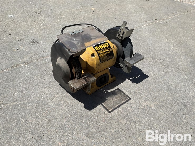 2011-dewalt-8”-bench-grinder-image-3