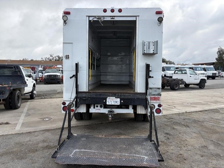 2012-ford-f550-image-12