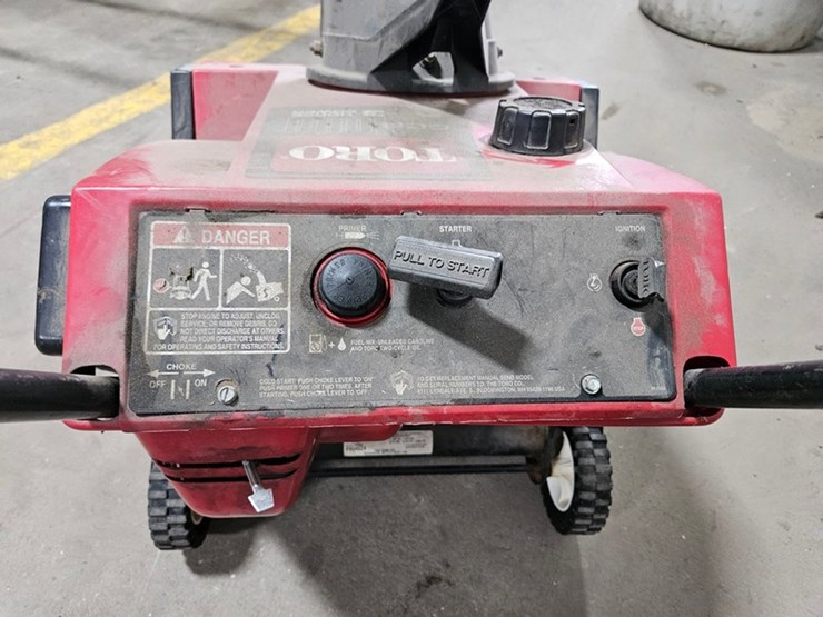 #155-•-toro-ccr1000-snow-thrower-image-9