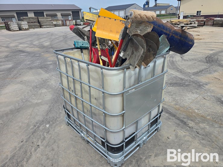 long-handled-tool-assortment-image-1
