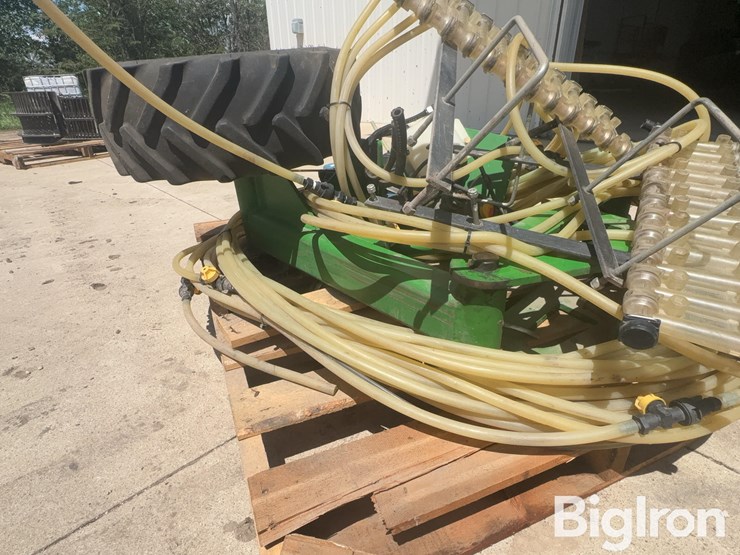 john-blue-24r30-liquid-fertilizer-system-image-17
