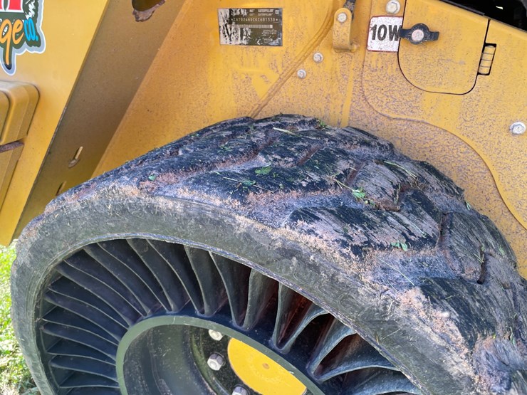 2020-caterpillar-246d3-image-28