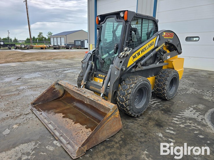 2018-new-holland-l228-image-1