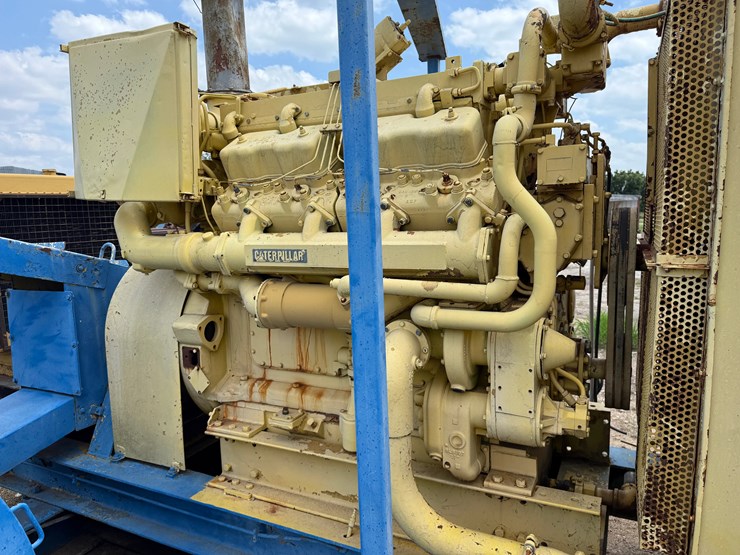 caterpillar-d379-image-13