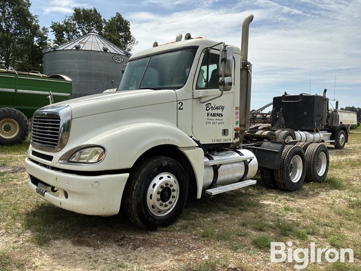 2004-freightliner-columbia-120-image-1