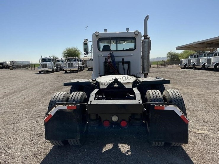 2000-peterbilt-379-image-5