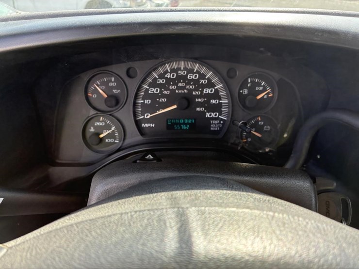 2003-gmc-3500-image-17