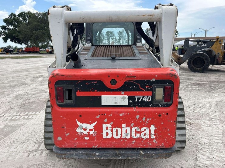 2021-bobcat-t740-image-22