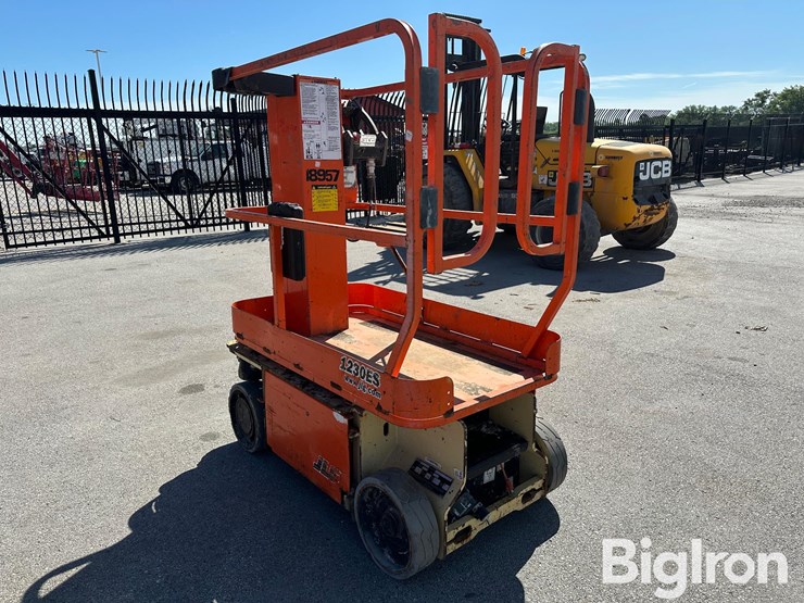 2016-jlg-1230es-image-7