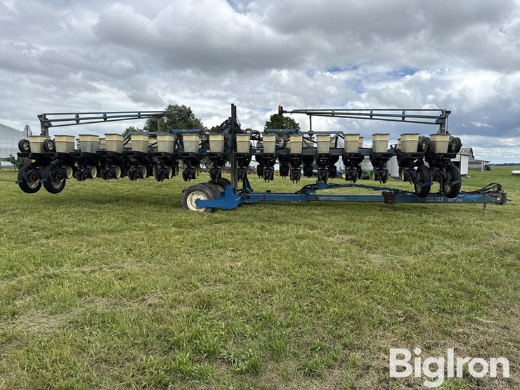 1995-kinze-2600-image-4