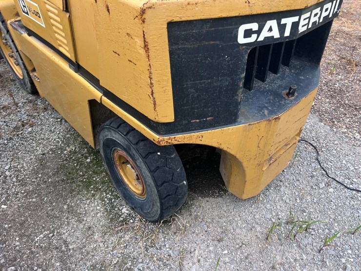 #2028-•-forklift-image-9
