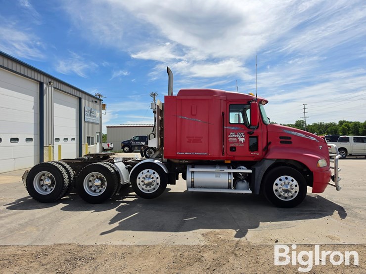 2006-mack-cxn613-vision-tri/a-truck-tractor-image-4