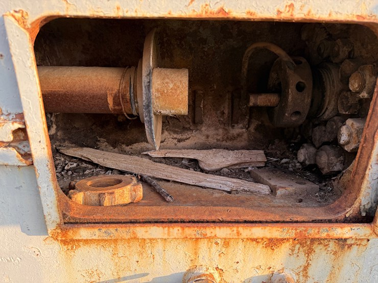 caterpillar-d353-image-12