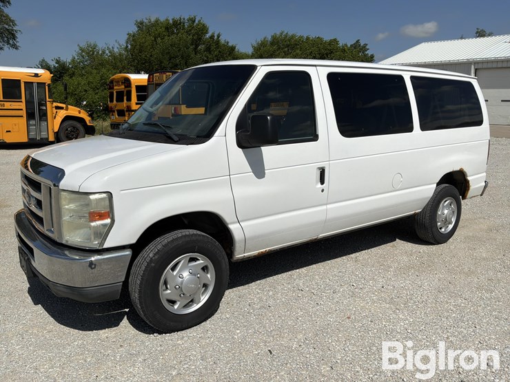 2010-ford-e350-xlt-image-1