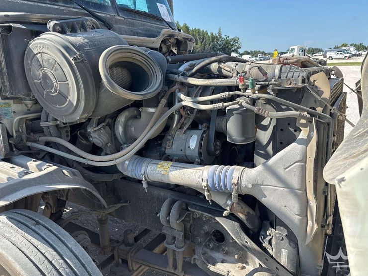 2008-freightliner-columbia-120-image-6