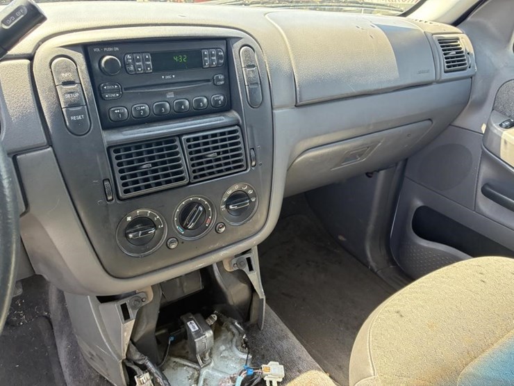2005-ford-explorer-image-14