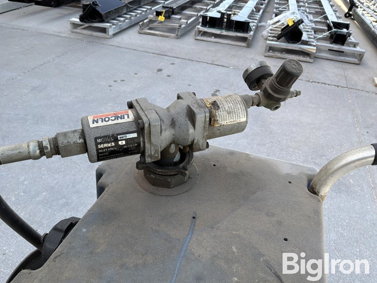 lincoln-oil-dispenser-tanks-image-9