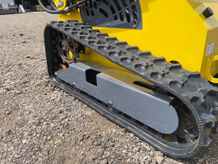 #2824-•-2026-landhero-mini-skid-steer-loader-image-12