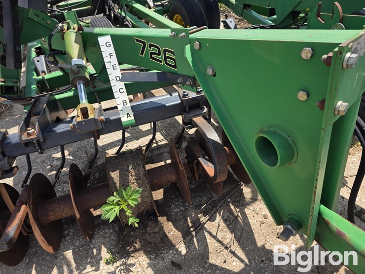 john-deere-726-image-10