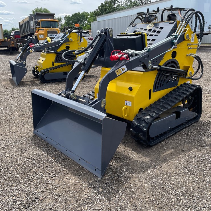 #2823 • 2026 Landhero Mini Skid Steer Loader