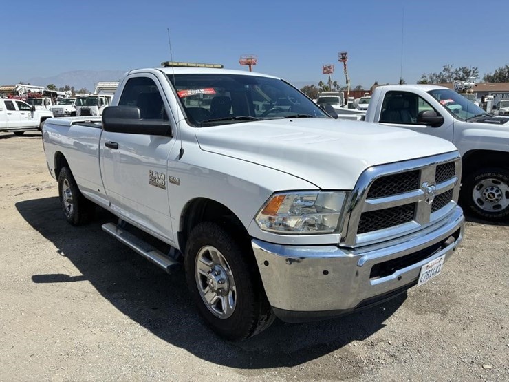 2016-dodge-ram-2500-image-2