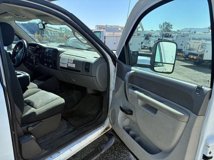 2012-gmc-sierra-2500-image-13